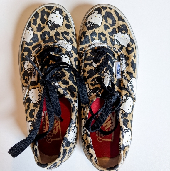 Limited Edition Hello Kitty Vans - Youth 12 - Picture 5 of 6
